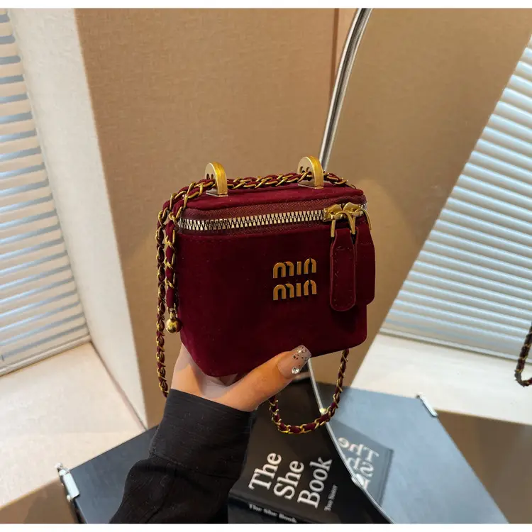 2026 Winter Retro Crossbody Bag for Men — feature 35