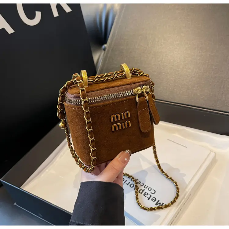2026 Winter Retro Crossbody Bag for Men — feature 36
