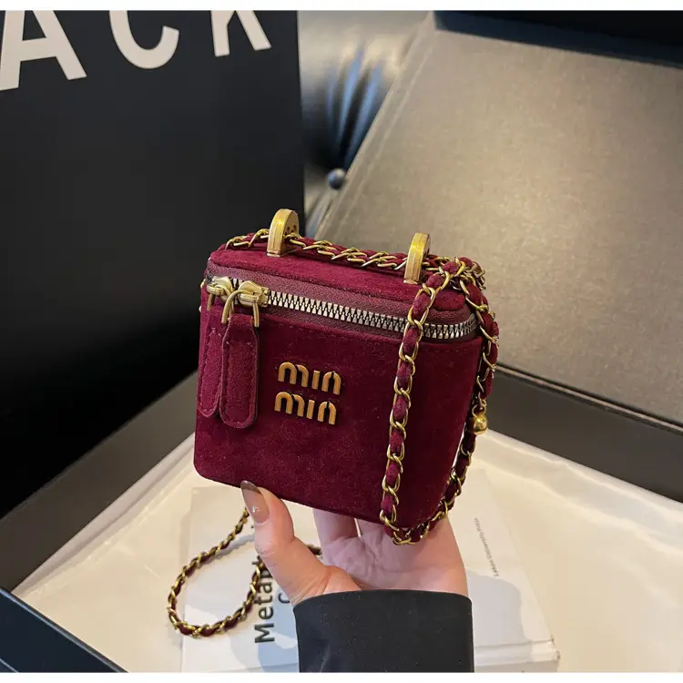 2026 Winter Retro Crossbody Bag for Men — feature 39