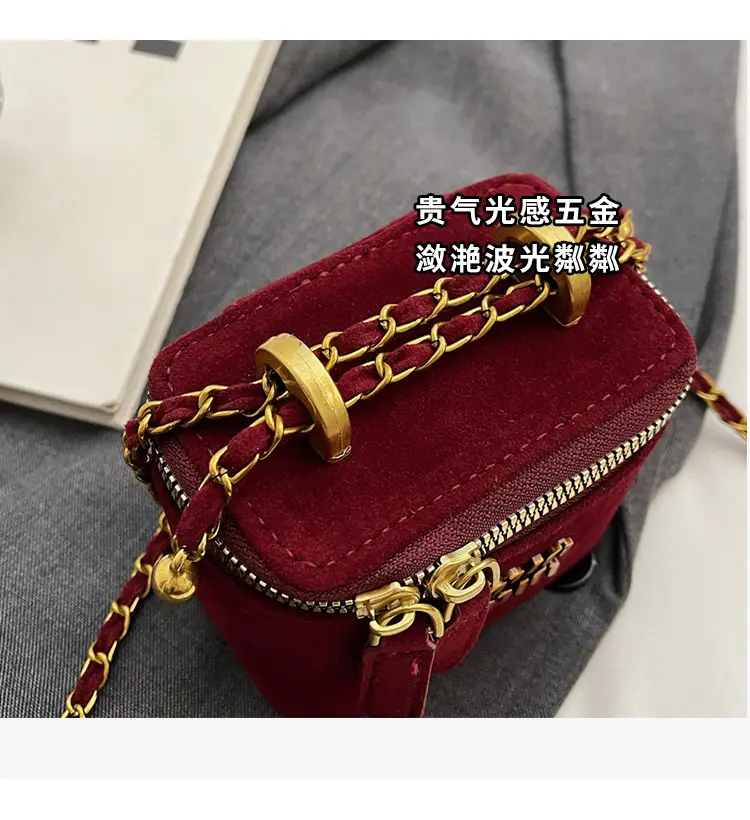 2026 Winter Retro Crossbody Bag for Men — feature 4