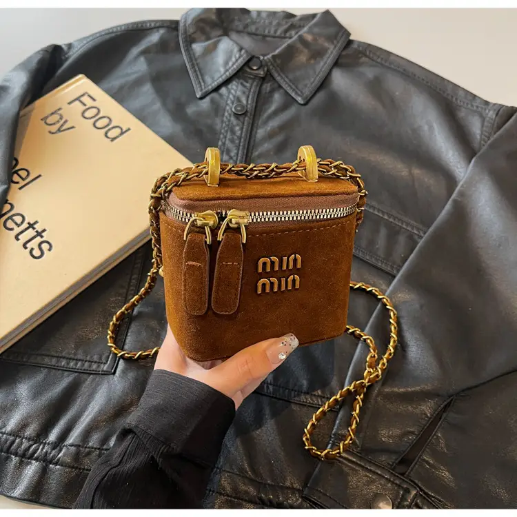2026 Winter Retro Crossbody Bag for Men — feature 40