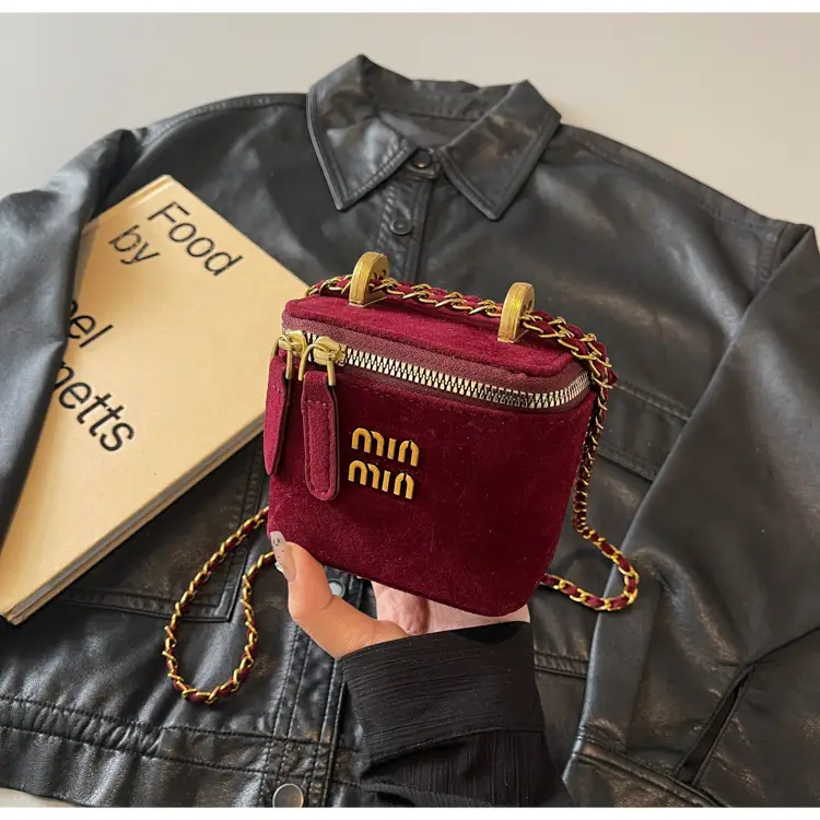 2026 Winter Retro Crossbody Bag for Men — feature 42