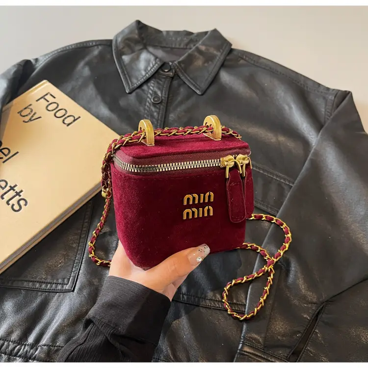 2026 Winter Retro Crossbody Bag for Men — feature 43