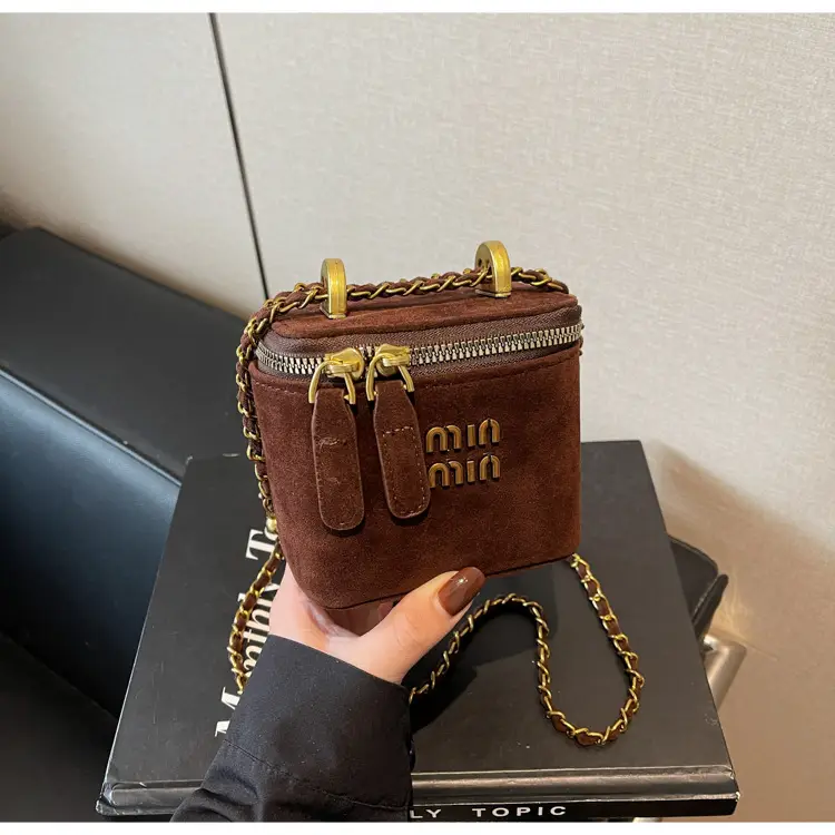 2026 Winter Retro Crossbody Bag for Men — feature 44