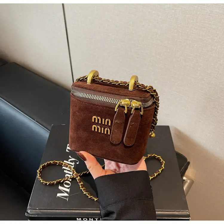 2026 Winter Retro Crossbody Bag for Men — feature 45