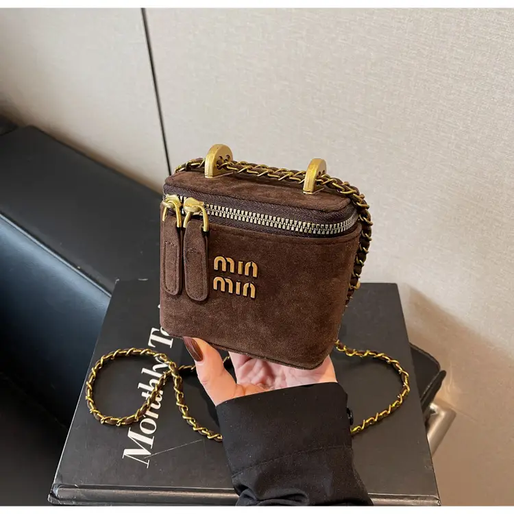 2026 Winter Retro Crossbody Bag for Men — feature 47