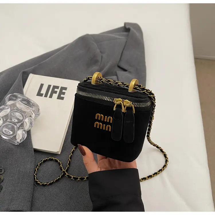 2026 Winter Retro Crossbody Bag for Men — feature 48