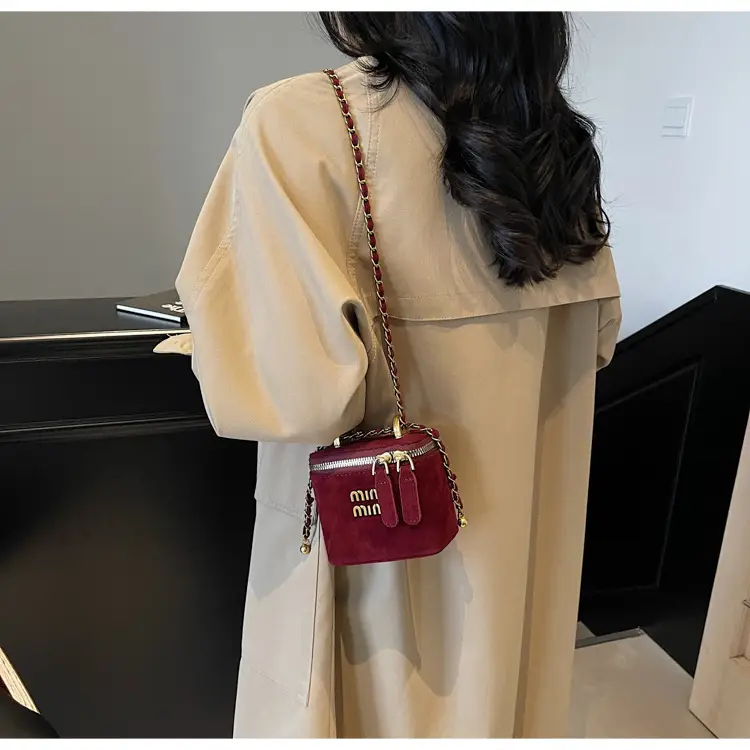 2026 Winter Retro Crossbody Bag for Men — feature 8