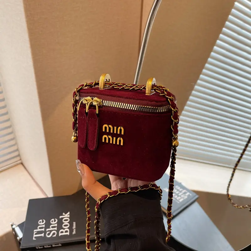 2026 Winter Retro Crossbody Bag for Men - Image 4