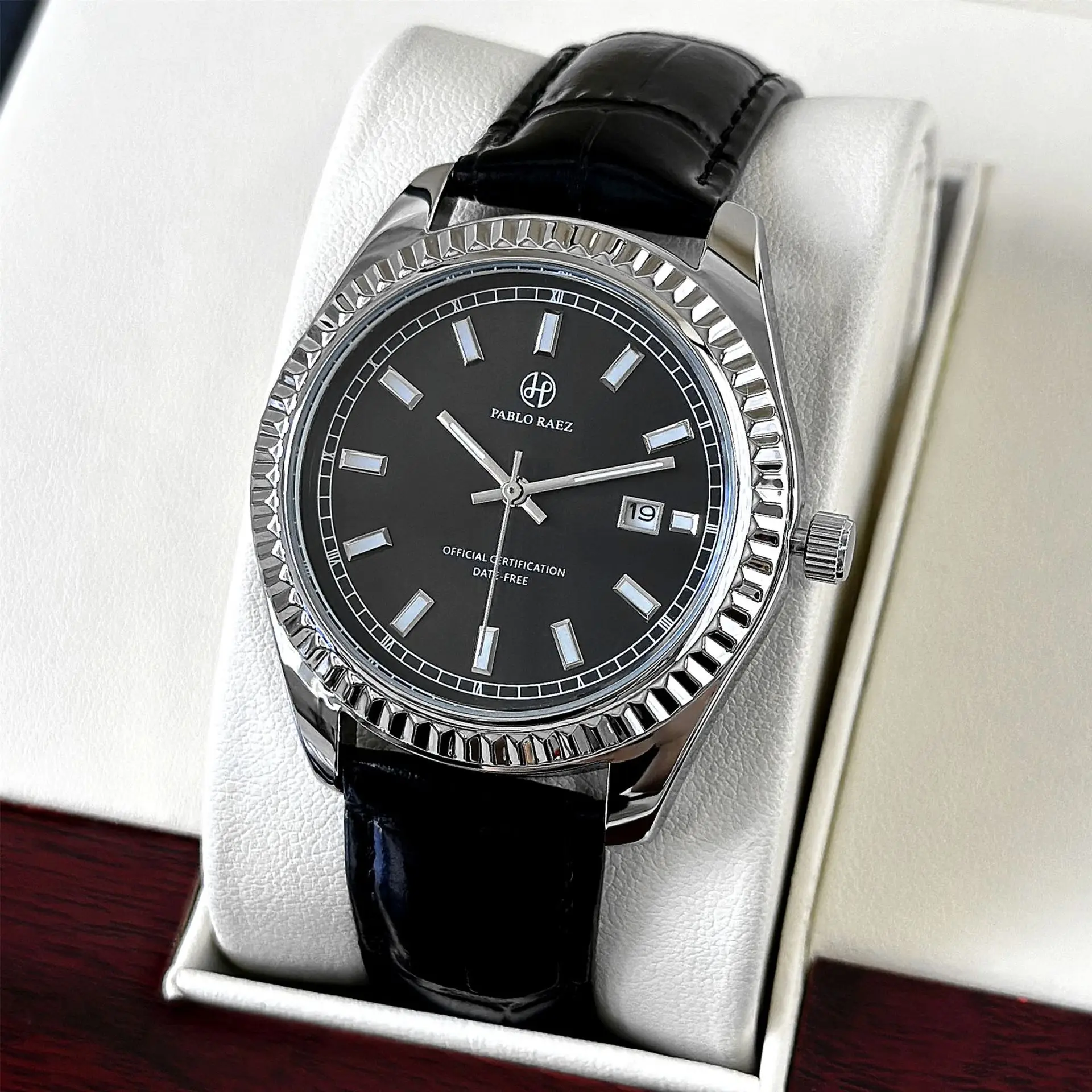 Men's Black Quartz Watch with Calendar & Waterproof Design - Image 4