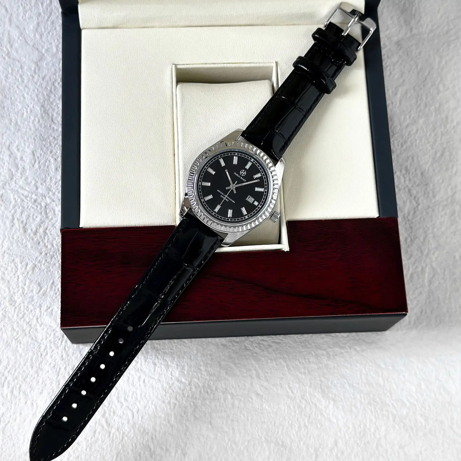 Men's Black Quartz Watch with Calendar & Waterproof Design - Image 5