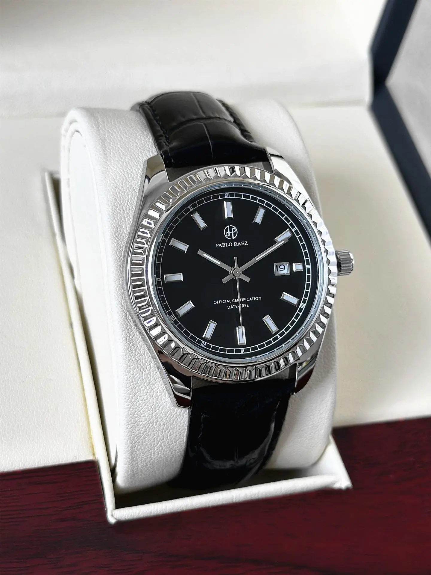 Men's Black Quartz Watch with Calendar & Waterproof Design — feature 7