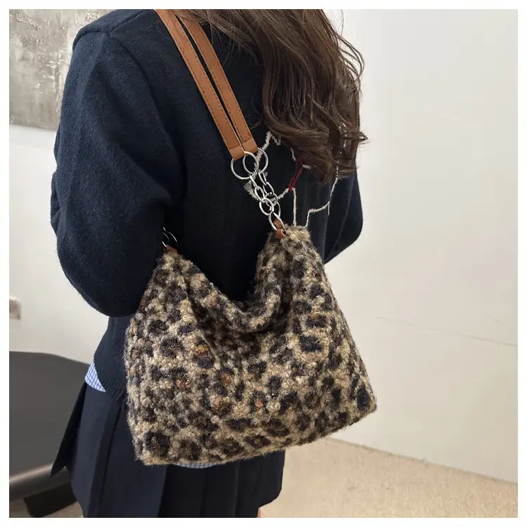 Mao Mao Plaid Leopard Print Shoulder Tote Bag — feature 10