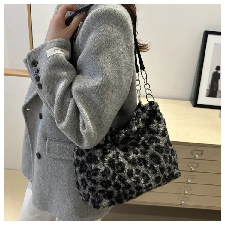 Mao Mao Plaid Leopard Print Shoulder Tote Bag — feature 18