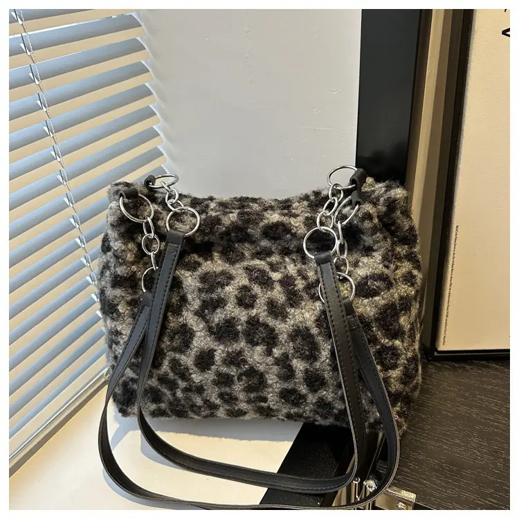 Mao Mao Plaid Leopard Print Shoulder Tote Bag — feature 19