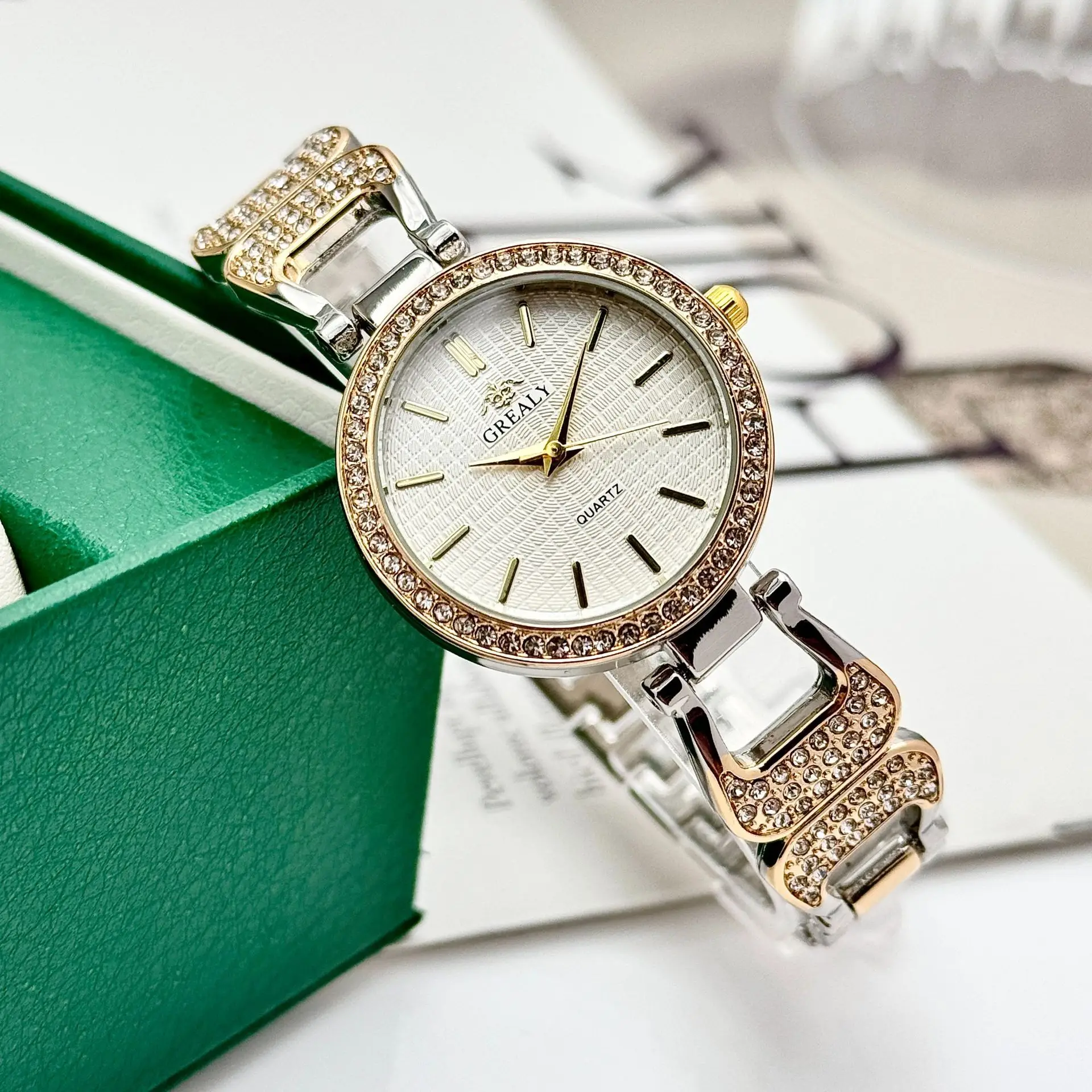 Elegant Green Dial Women's Quartz Watch with Diamond Bracelet - Image 2