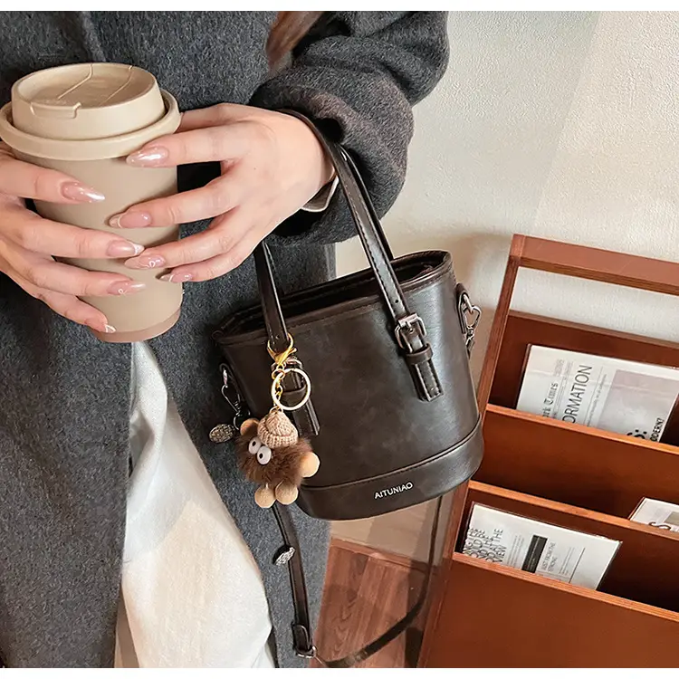 Vintage Textured Bucket Bag Women's Shoulder Crossbody 2024 — feature 24