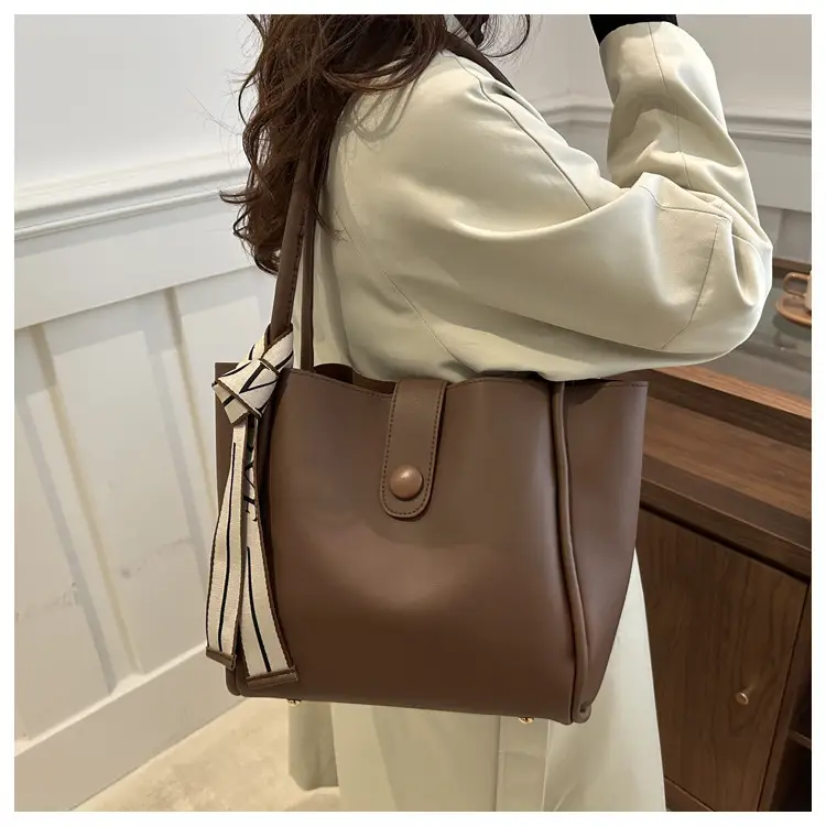 Winter Texturous Retro Women's Shoulder Tote Bag — feature 13