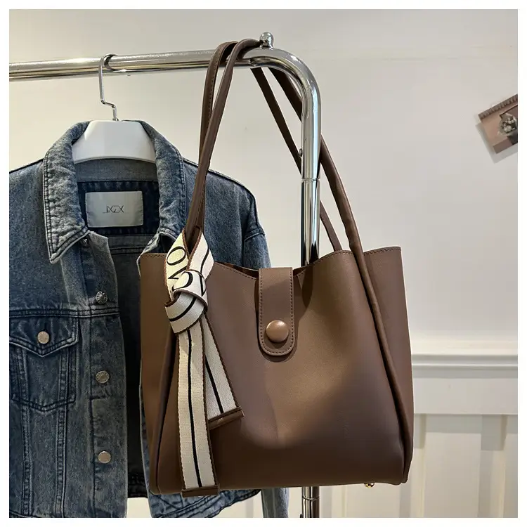 Winter Texturous Retro Women's Shoulder Tote Bag — feature 23