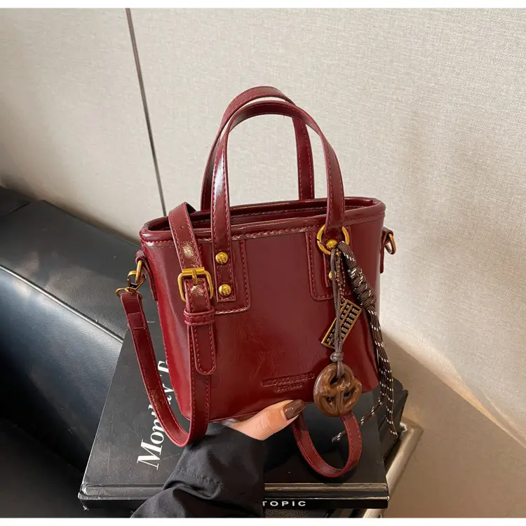 Black Leather Shoulder Bag for Women 2026 Autumn — feature 11