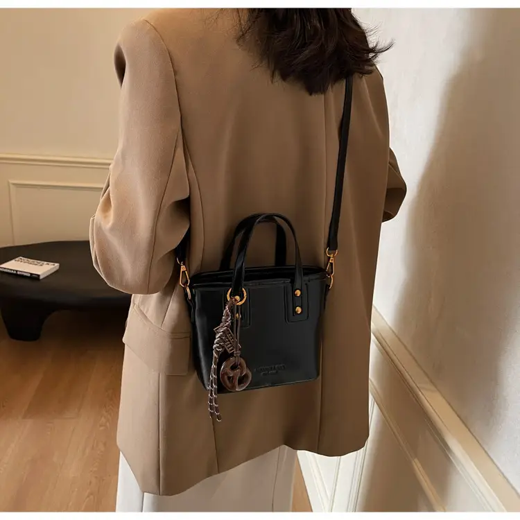 Black Leather Shoulder Bag for Women 2026 Autumn — feature 32