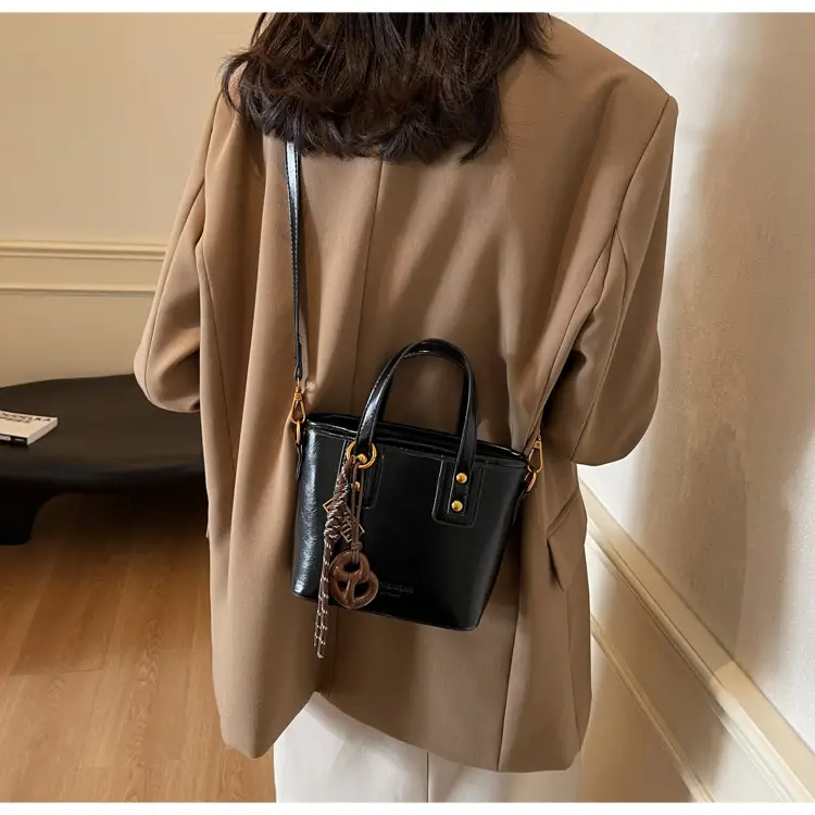 Black Leather Shoulder Bag for Women 2026 Autumn — feature 33