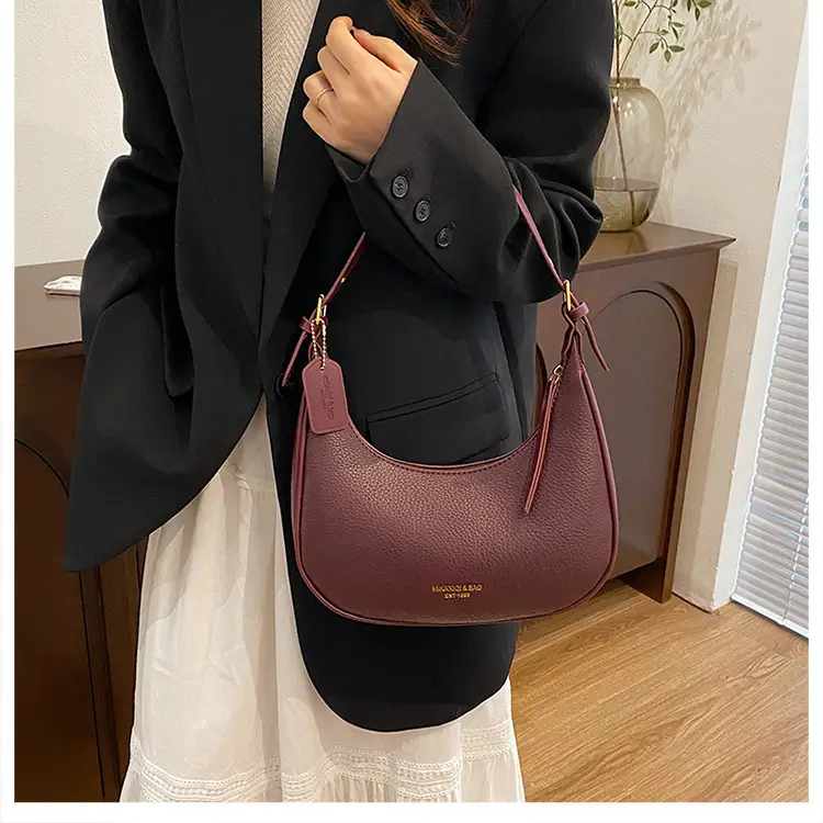 Women's Retro Textured Shoulder Bag Brown 2024 — feature 15