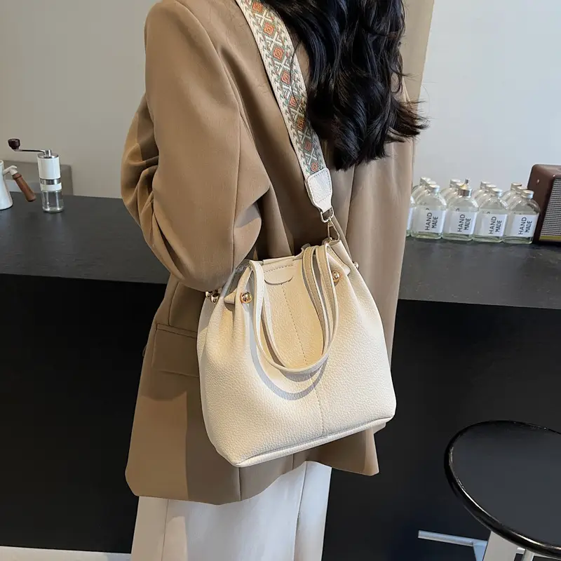 Women's 2025 New Trendy Crossbody Bag with Wide Strap - Image 6