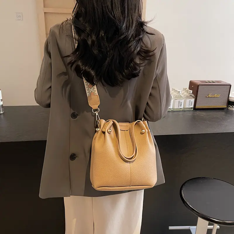 Women's 2025 New Trendy Crossbody Bag with Wide Strap - Image 7