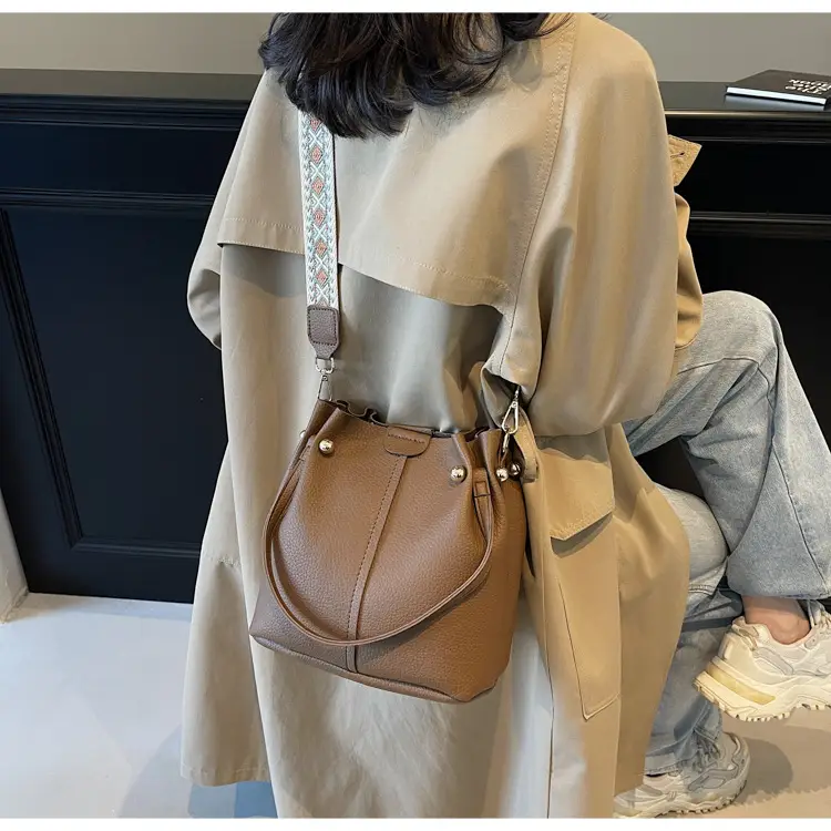 Women's 2025 New Trendy Crossbody Bag with Wide Strap — feature 16