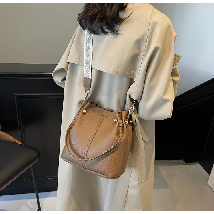 Women's 2025 New Trendy Crossbody Bag with Wide Strap — feature 17