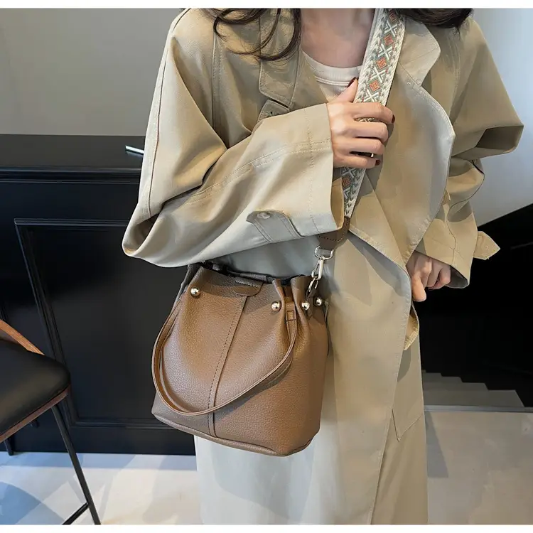 Women's 2025 New Trendy Crossbody Bag with Wide Strap — feature 18