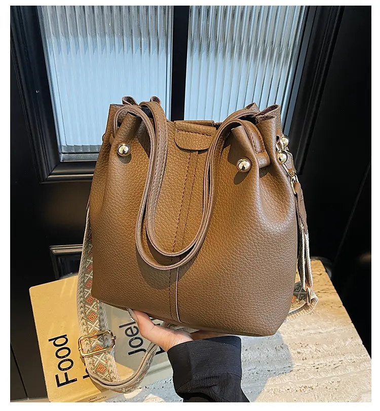 Women's 2025 New Trendy Crossbody Bag with Wide Strap — feature 2