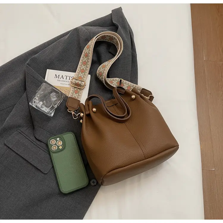 Women's 2025 New Trendy Crossbody Bag with Wide Strap — feature 37