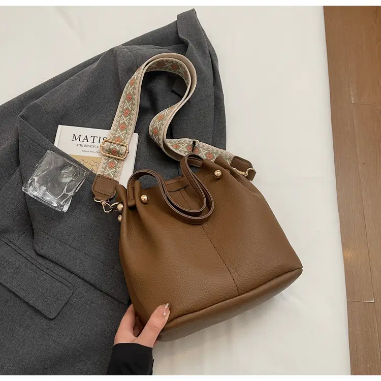 Women's 2025 New Trendy Crossbody Bag with Wide Strap — feature 39