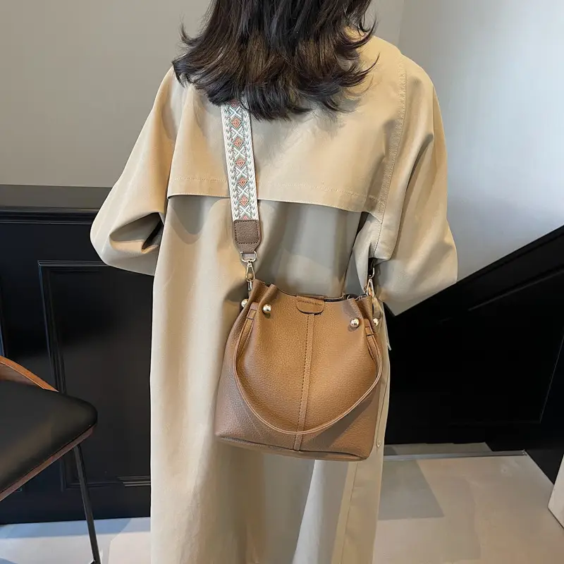 Women's 2025 New Trendy Crossbody Bag with Wide Strap - Image 3