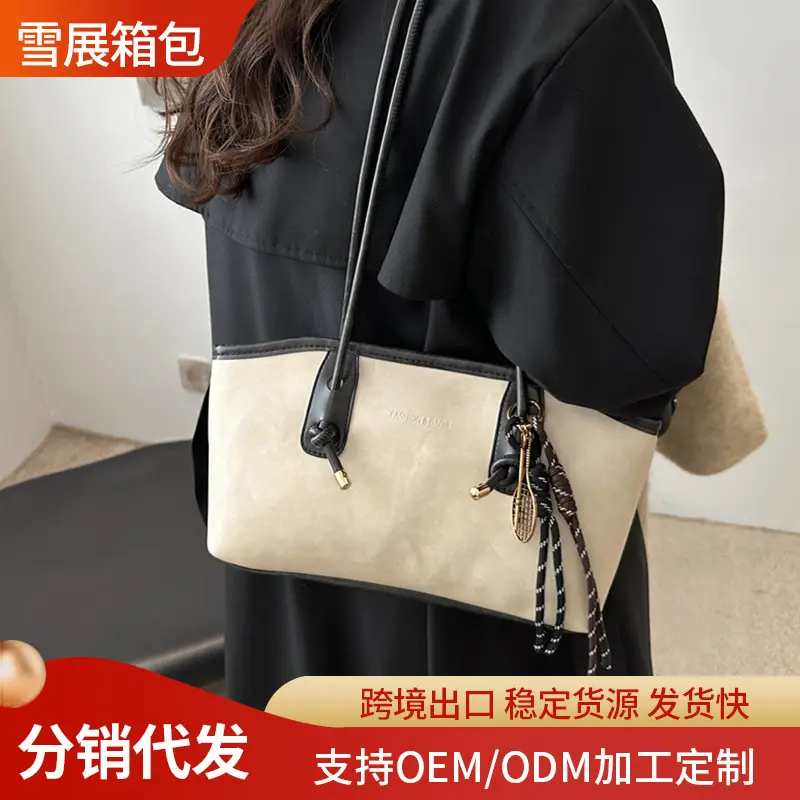Black Textured Shoulder Bag for Women 2025 - Image 5
