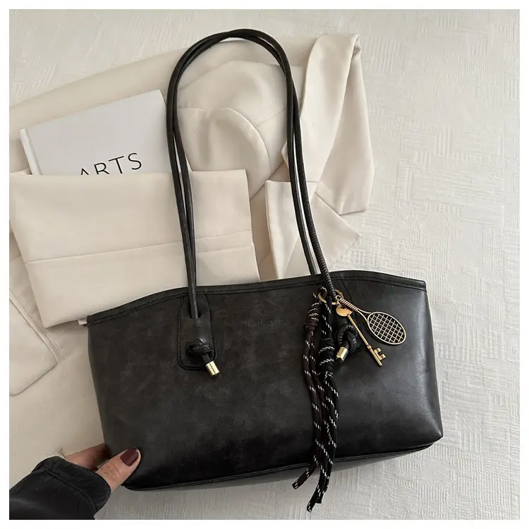 Black Textured Shoulder Bag for Women 2025 — feature 9