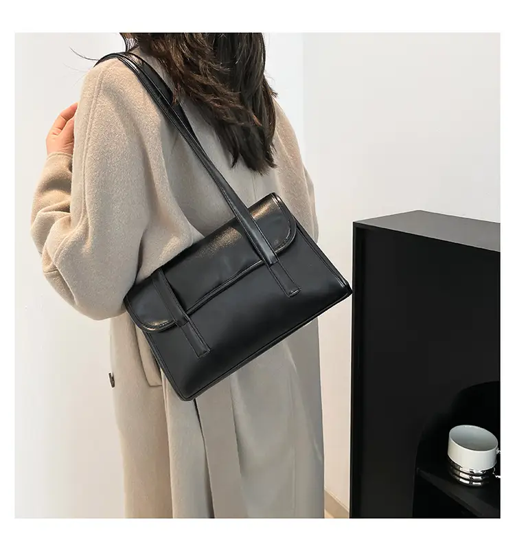 Women's Black Leather Shoulder Bag Large Capacity Winter 2024 — feature 20