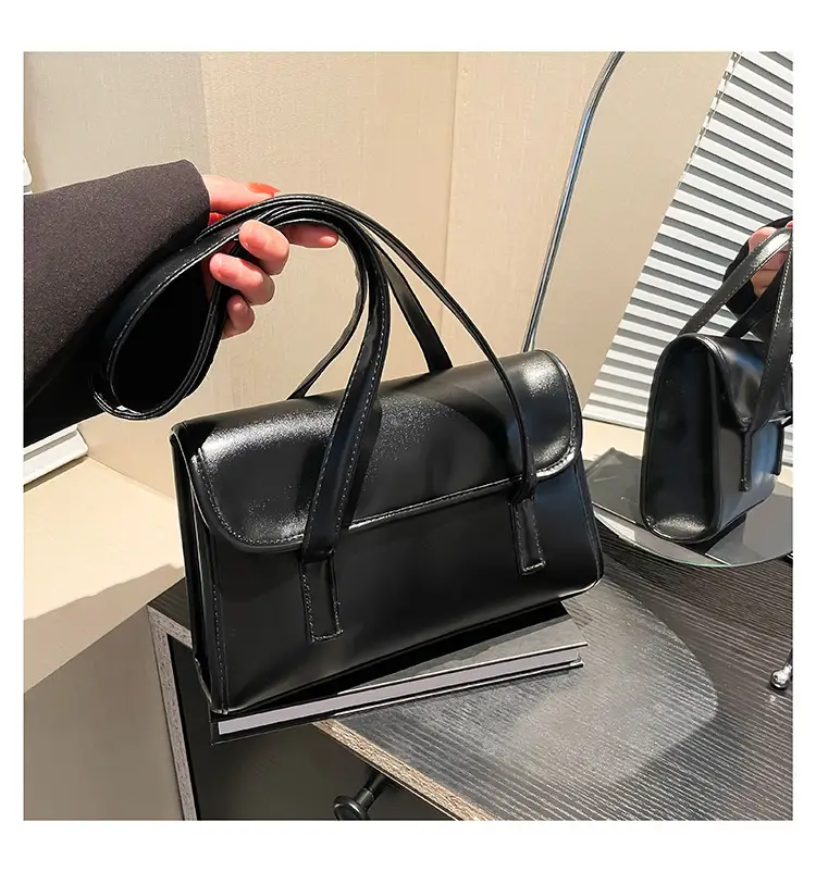 Women's Black Leather Shoulder Bag Large Capacity Winter 2024 — feature 23