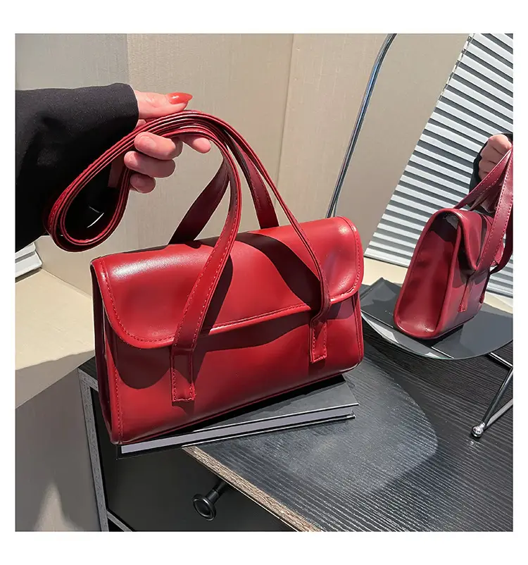 Women's Black Leather Shoulder Bag Large Capacity Winter 2024 — feature 24