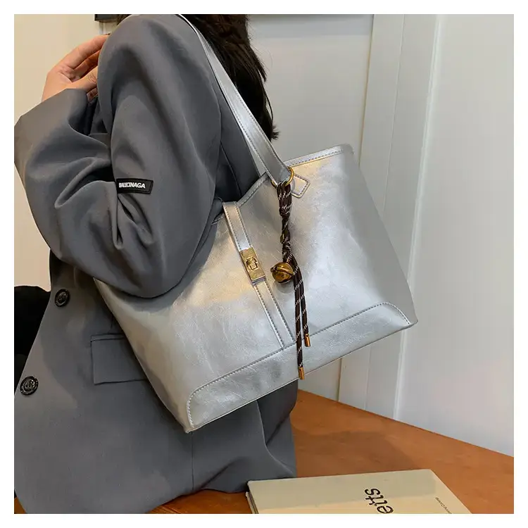 Black Vintage Tote Bag for Women 2024 — feature 12