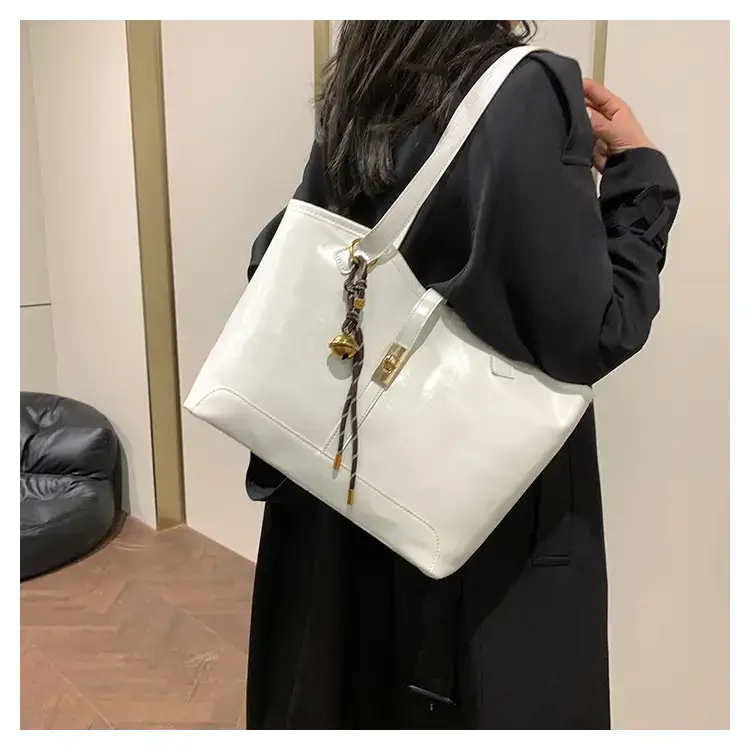 Black Vintage Tote Bag for Women 2024 — feature 18