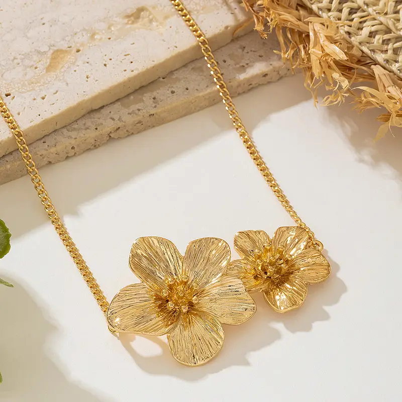 European and American Cross-border Metal Pleated Flower Pendant Necklace Vintage High Fashion Style Texture Petal Clavicle Chain Necklace