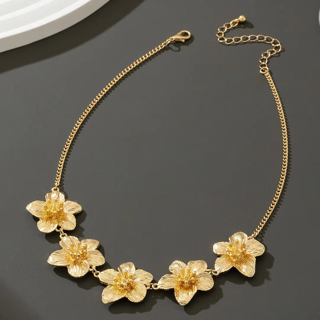 European and American Cross-border Metal Pleated Flower Pendant Necklace Vintage High Fashion Style Texture Petal Clavicle Chain Necklace