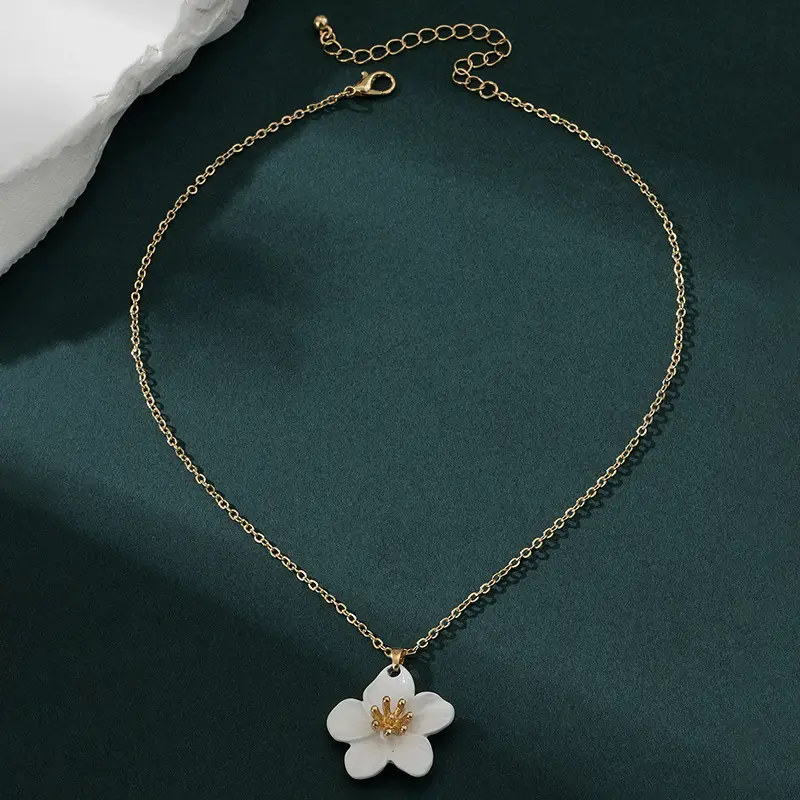 European and American Cross-border Metal Pleated Flower Pendant Necklace Vintage High Fashion Style Texture Petal Clavicle Chain Necklace