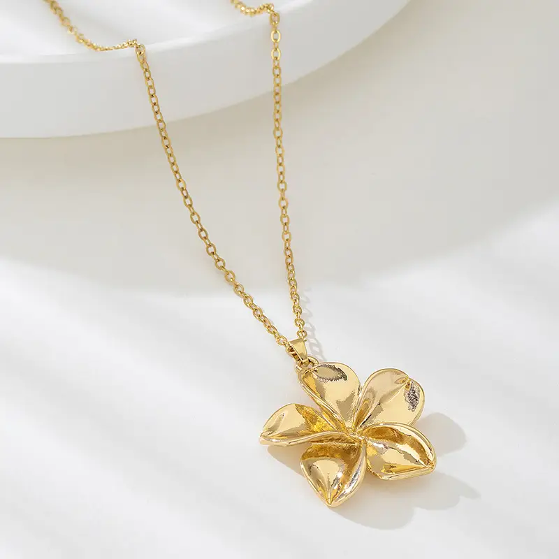European and American Cross-border Metal Pleated Flower Pendant Necklace Vintage High Fashion Style Texture Petal Clavicle Chain Necklace