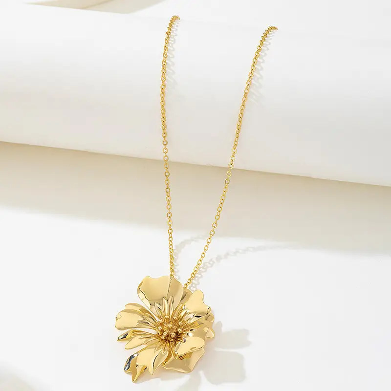 European and American Cross-border Metal Pleated Flower Pendant Necklace Vintage High Fashion Style Texture Petal Clavicle Chain Necklace