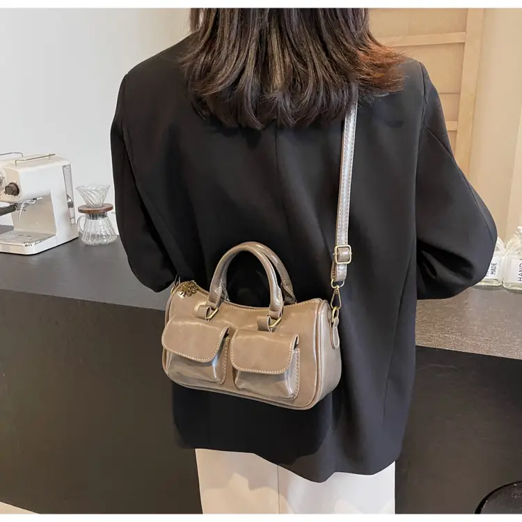 Black Crossbody Bag for Women 2024 Winter Retro Style — feature 19