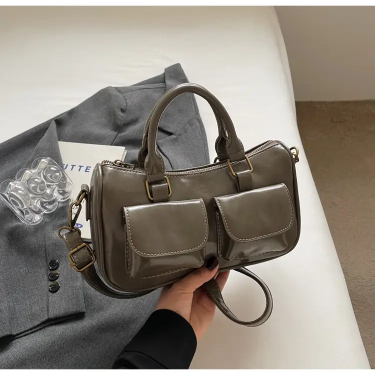 Black Crossbody Bag for Women 2024 Winter Retro Style - Image 4